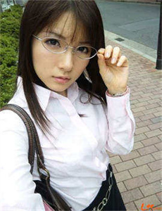 《美女护士也疯狂》