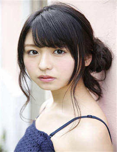 《女子收拾母亲遗物发现23片相思叶》